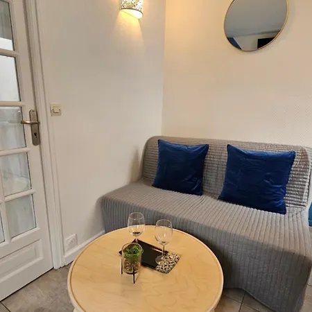 Renove Parisien En Plein Coeur De L'ile Saint-louis Juste En Face De Notre-dame ! * Parigi