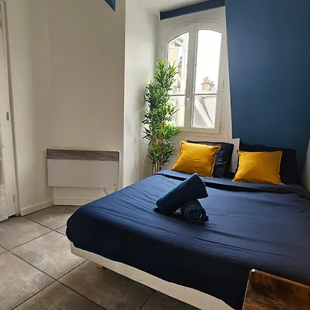 Renove Parisien En Plein Coeur De L'ile Saint-louis Juste En Face De Notre-dame ! * Parigi